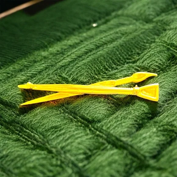 Carolee Vintage Gold Tone Artist Paint Brushes Pin Brooch - Signed - Picture 2 of 2